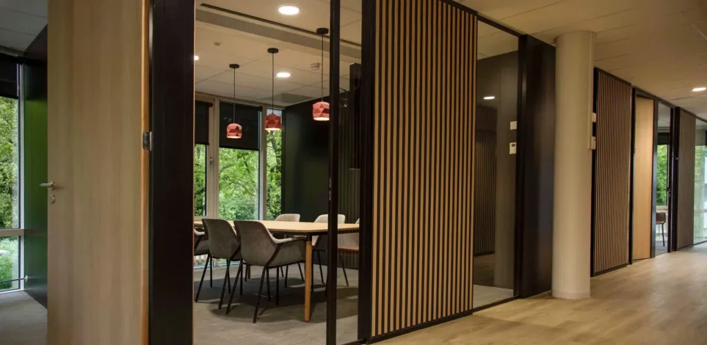 Fujitsu interieurontwerp vergaderruimte verlichting